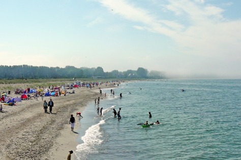 Ostseestrand mit Blick zur verwunschenen Insel Wustrow