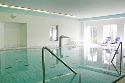 Schwimmbad der Ferienanlage, ca. 50 m von der Unterkunft, täglich geöffnet